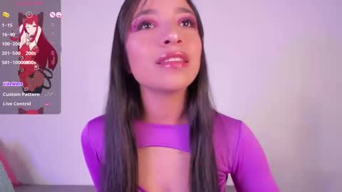 Snapshot of alissarose_ chatting on 10-10-25, 11:37 Mara  Isabel online show from 10-10-25, 11:37