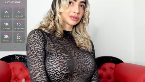 Snapshot of alissondomit chatting on 12-12-24, 04:32 Alisson Domit  online show from 12-12-24, 04:32