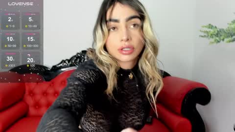 Snapshot of alissondomit chatting on 12-21-24, 05:07 Alisson Domit  online show from 12-21-24, 05:07