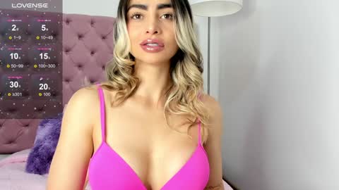 Snapshot of alissondomit chatting on 02-06-25, 02:04 Alisson Domit  online show from 02-06-25, 02:04