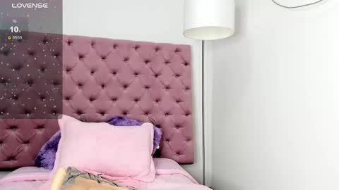 Snapshot of alissondomit chatting on 02-11-25, 01:51 Alisson Domit  online show from 02-11-25, 01:51