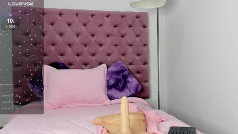 Snapshot of alissondomit chatting on 03-08-25, 08:57 Alisson Domit  online show from 03-08-25, 08:57