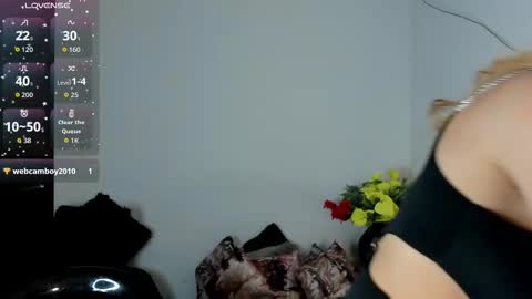 Snapshot of alissondomit chatting on 09-25-25, 05:27 Alisson Domit  online show from 09-25-25, 05:27