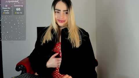 Snapshot of alissondomit chatting on 10-25-25, 02:24 Alisson Domit  online show from 10-25-25, 02:24