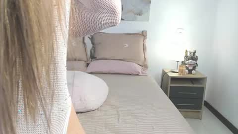 Snapshot of alissonroyce chatting on 02-13-25, 01:19 Goddess  online show from 02-13-25, 01:19