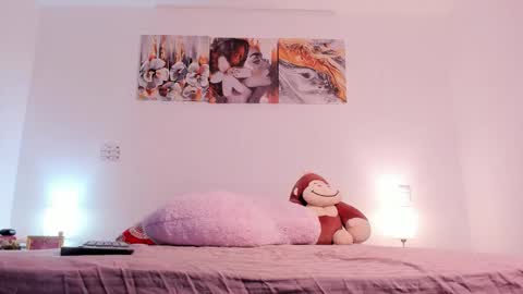 Snapshot of alissonroyce chatting on 09-17-25, 01:40 Goddess  online show from 09-17-25, 01:40