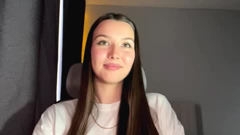 Snapshot of alitalapre chatting on 11-19-25, 09:53 Annie online show from 11-19-25, 09:53