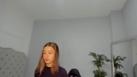 alix_18 online show from 10-14-25, 11:11