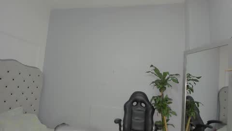alix_18 online show from 10-23-25, 11:20