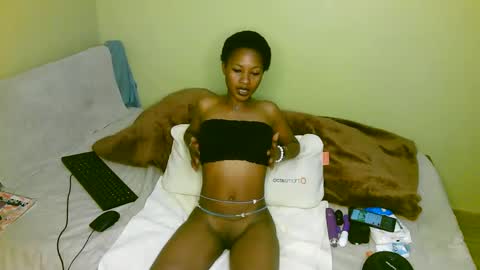 Snapshot of aliyah001 chatting on 10-14-25, 02:51 aliyah001 online show from 10-14-25, 02:51