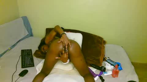 Snapshot of aliyah001 chatting on 10-15-25, 02:55 aliyah001 online show from 10-15-25, 02:55