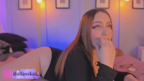 Snapshot of allasska_ chatting on 02-17-26, 05:15 Laura online show from 02-17-26, 05:15