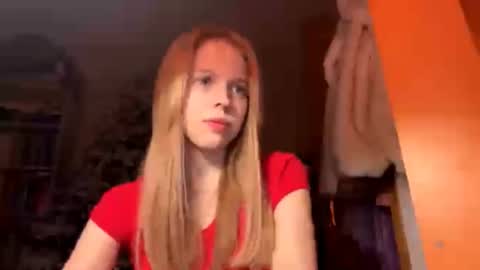 Lina online show from 12-22-25, 07:27