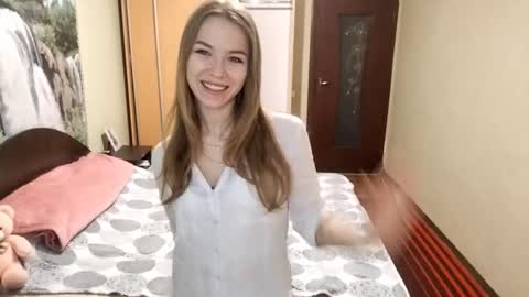 Snapshot of allegraschroeter chatting on 12-22-25, 10:45 Anna online show from 12-22-25, 10:45