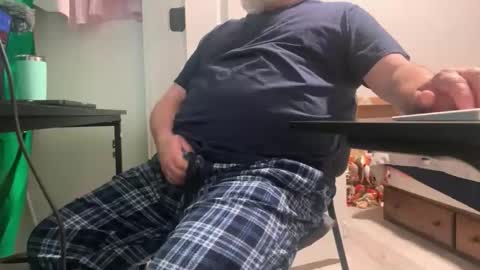 Allergictolove online show from 11-22-25, 04:06