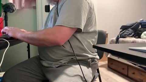 Allergictolove online show from 01-19-26, 04:00