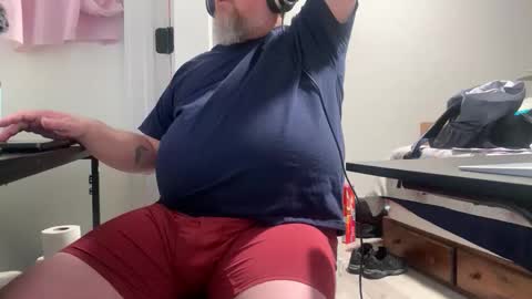 Allergictolove online show from 02-19-26, 03:41