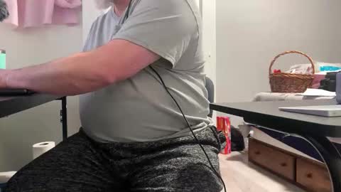 Allergictolove online show from 02-20-26, 04:18