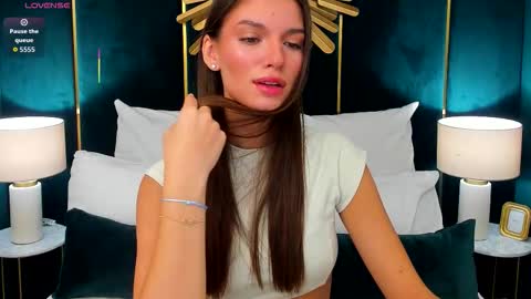 Lexi online show from 10-04-25, 05:27