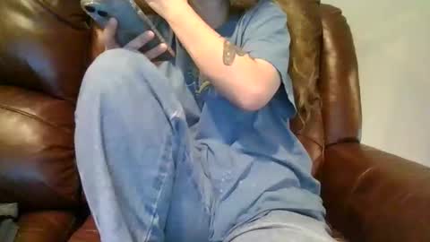 Snapshot of alliebearx chatting on 10-29-25, 08:43 alliebearx online show from 10-29-25, 08:43