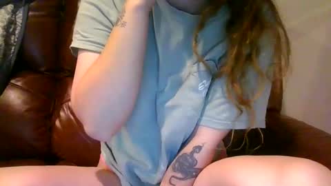 Snapshot of alliebearx chatting on 10-31-25, 03:46 alliebearx online show from 10-31-25, 03:46