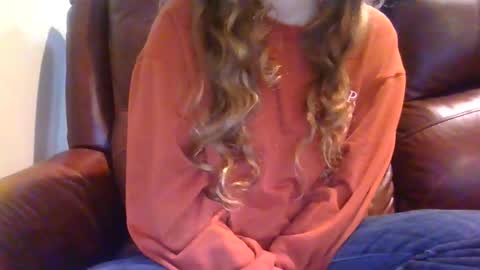 Snapshot of alliebearx chatting on 11-23-25, 01:27 alliebearx online show from 11-23-25, 01:27