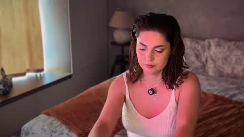 Snapshot of alliesynns chatting on 06-25-26, 12:09 Allie online show from 06-25-26, 12:09