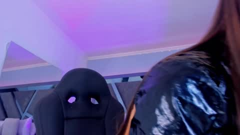 Snapshot of allijadid chatting on 01-08-25, 10:37    online show from 01-08-25, 10:37