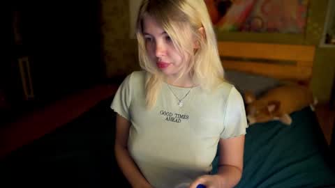 Snapshot of allison_cuty chatting on 10-21-25, 03:07 Allison online show from 10-21-25, 03:07
