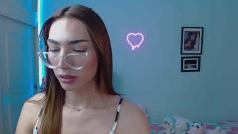 Snapshot of allisonblossom chatting on 01-26-25, 02:56 online show from 01-26-25, 02:56