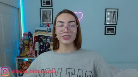Snapshot of allisonblossom chatting on 02-08-25, 06:12 online show from 02-08-25, 06:12