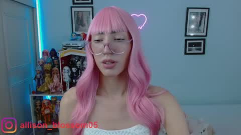Snapshot of allisonblossom chatting on 02-09-25, 03:43 online show from 02-09-25, 03:43