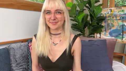 Ally Elliot online show from 10-09-25, 06:39