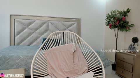 Snapshot of allyson_4 chatting on 12-13-24, 07:43 Allyson 3 online show from 12-13-24, 07:43