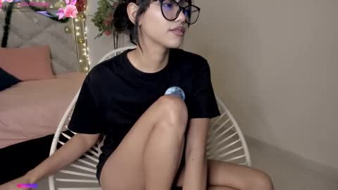 Snapshot of allyson_4 chatting on 12-22-24, 10:36 Allyson 3 online show from 12-22-24, 10:36