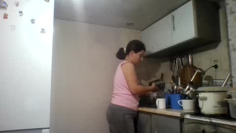 Snapshot of alma_amy chatting on 12-11-24, 10:38 Alma online show from 12-11-24, 10:38