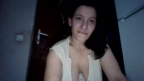 Snapshot of alma_amy chatting on 01-04-25, 08:48 Alma online show from 01-04-25, 08:48