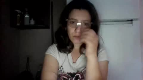 Snapshot of alma_amy chatting on 01-12-25, 08:25 Alma online show from 01-12-25, 08:25