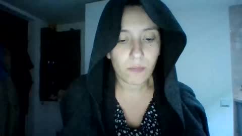 Snapshot of alma_amy chatting on 09-18-25, 08:11 Alma online show from 09-18-25, 08:11