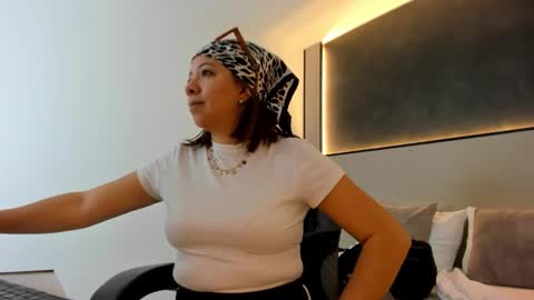 ALMA FENIX  online show from 10-18-25, 12:28