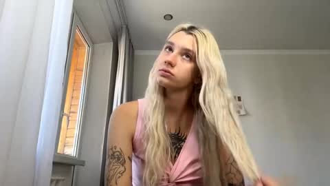 Snapshot of almetazorc chatting on 09-11-25, 09:20 Arina online show from 09-11-25, 09:20