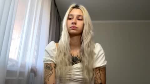 Snapshot of almetazorc chatting on 09-22-25, 07:10 Arina online show from 09-22-25, 07:10