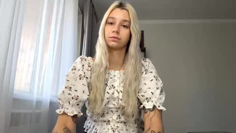 Snapshot of almetazorc chatting on 09-24-25, 08:17 Arina online show from 09-24-25, 08:17