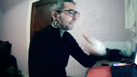 Snapshot of aloewish chatting on 11-18-25, 03:34 Aloe online show from 11-18-25, 03:34