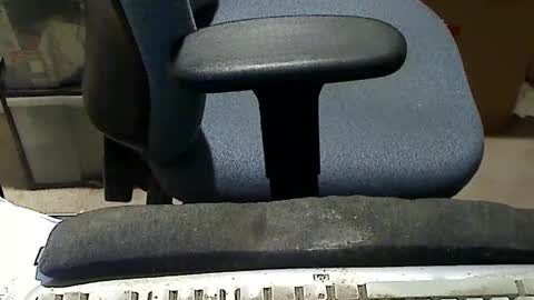 Snapshot of aloooopyscot chatting on 03-08-25, 06:37 Loooopy online show from 03-08-25, 06:37