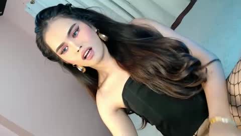 Snapshot of alove_too_last chatting on 02-04-25, 01:59 LEXY online show from 02-04-25, 01:59