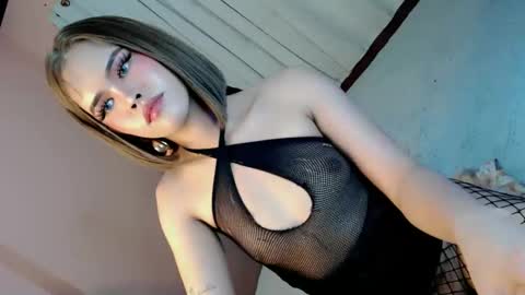 Snapshot of alove_too_last chatting on 02-13-25, 05:54 LEXY online show from 02-13-25, 05:54