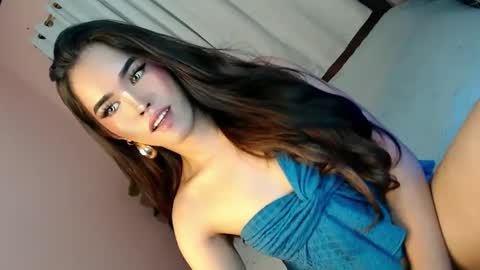 Snapshot of alove_too_last chatting on 02-27-25, 01:28 LEXY online show from 02-27-25, 01:28