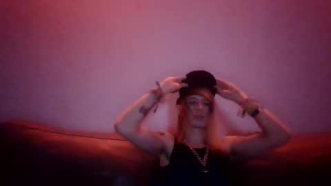 Snapshot of altboy010 chatting on 10-30-25, 06:52 altboy010 online show from 10-30-25, 06:52