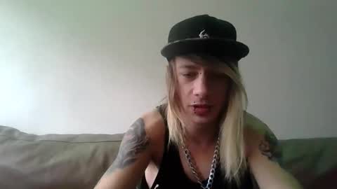 Snapshot of altboy010 chatting on 11-02-25, 02:52 altboy010 online show from 11-02-25, 02:52